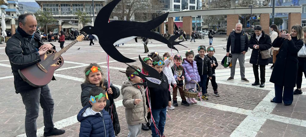 Το νηπιαγωγείο μας τραγουδά την άνοιξη και γεμίζει χαμόγελα